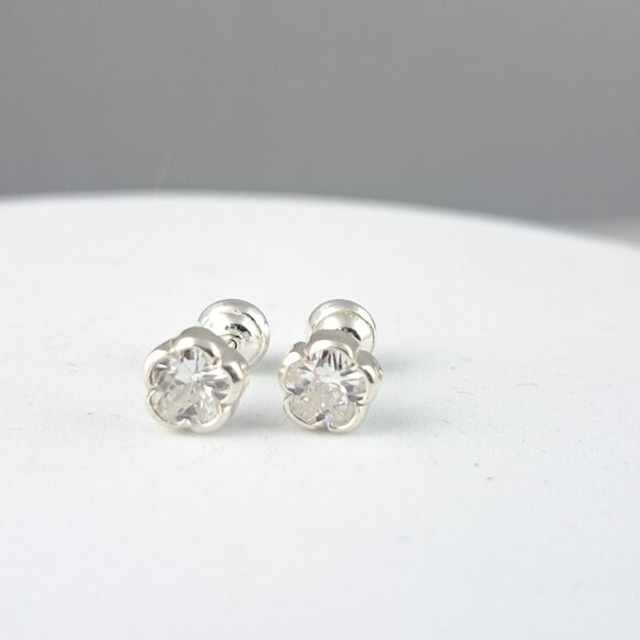 .950 Peruvian Sterling Silver CZ Flower Studs - Picture 2 of 5